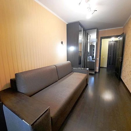 Ботанік Це 3 Кімнатна Квартира Подобово У Центрі Полтави Мережа Alex Apartments Безконтактне Заселення 24-7 Документи Для Відряджень Poltawa Exterior foto
