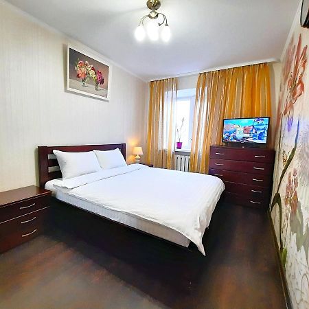 Ботанік Це 3 Кімнатна Квартира Подобово У Центрі Полтави Мережа Alex Apartments Безконтактне Заселення 24-7 Документи Для Відряджень Poltawa Exterior foto